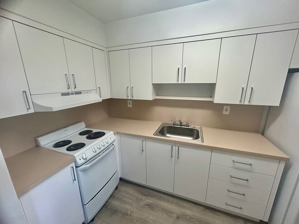 7624 Pembroke Rd in Miramar, FL - Building Photo