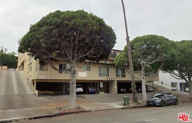 property at 2637 S Centinela Ave