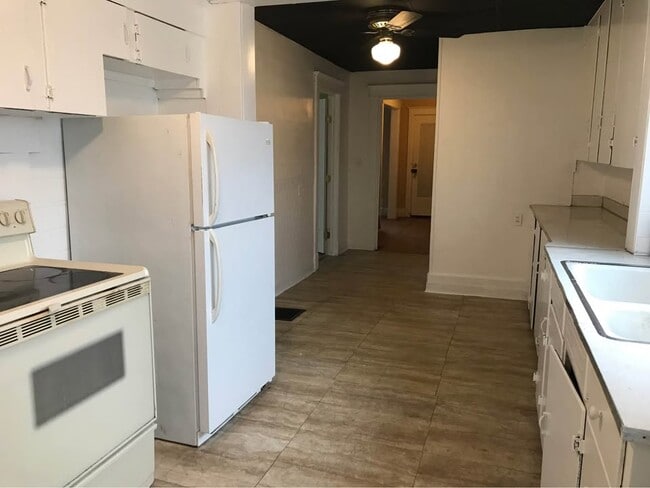 375 West Ave, Unit 1 in Lockport, NY - Building Photo - Building Photo