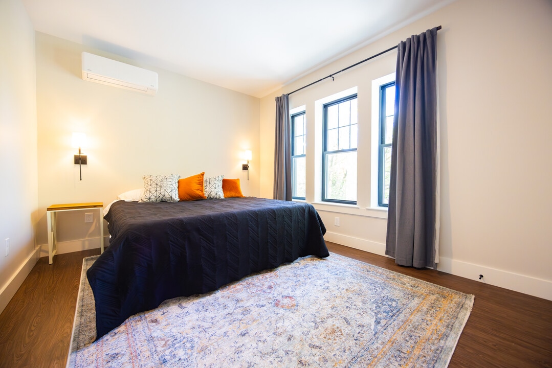 58 South St, Unit 1 in Glens Falls, NY - Foto de edificio