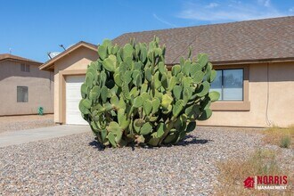 8340 W Mystery Dr in Arizona City, AZ - Building Photo - Building Photo