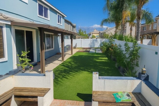 42 Helen Ave in Beaumont, CA - Foto de edificio - Building Photo