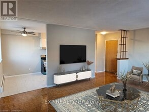 2205-2205 King St E in Hamilton, ON - Building Photo - Building Photo