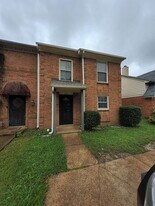 Spacious 2 Bed / 2.5 Bath Townhome with Mo in Memphis, TN - Building Photo