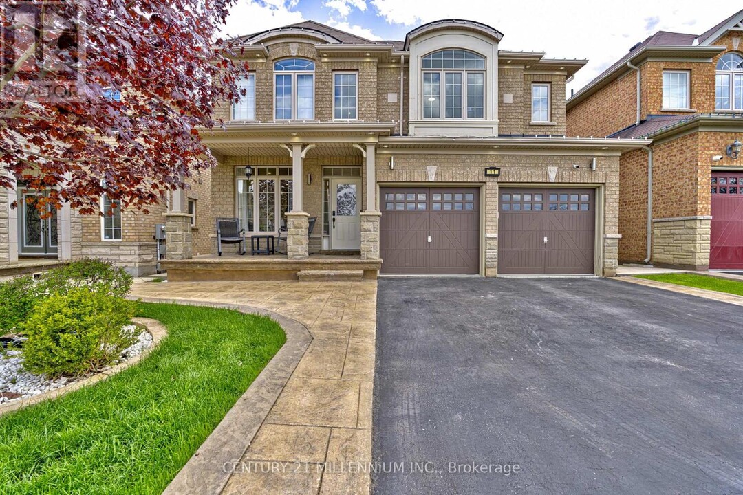 11 Maybeck Dr in Brampton, ON - Building Photo