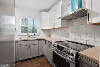 1068 Rebel Forest Dr SE in Atlanta, GA - Building Photo - Building Photo