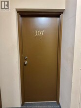 2035 University Ave W in Windsor, ON - Foto de edificio - Building Photo