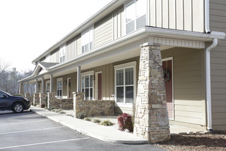 Mountain Trace Apartments in Clyde, NC - Building Photo - Building Photo