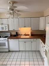 96 Chelsea Way in Bridgewater, NJ - Building Photo - Building Photo
