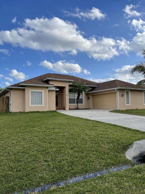 2202 SW Crocus Ln in Port St. Lucie, FL - Building Photo