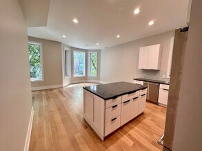 930 N Wolcott Ave in Chicago, IL - Foto de edificio - Building Photo