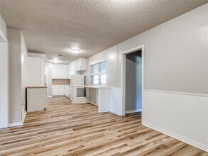 1617 Avondale Dr in Norman, OK - Building Photo - Building Photo