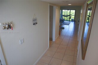 16511 Blatt Blvd in Weston, FL - Building Photo - Building Photo