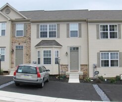 113 Knollwood Rd in Millersville, PA - Building Photo