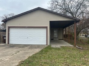 1005 Bacon St in Monroe, MI - Building Photo - Building Photo