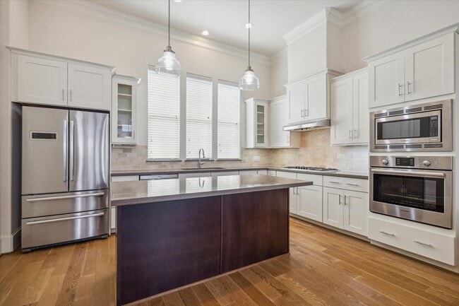 property at 9520 London Bridge Station