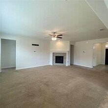 527 Golden Bell Dr in Glenn Heights, TX - Building Photo - Building Photo