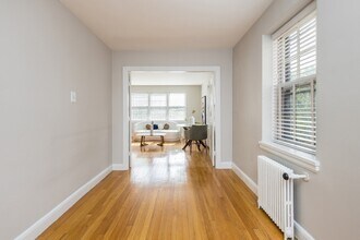 8 Kilsyth Ter in Boston, MA - Building Photo - Building Photo