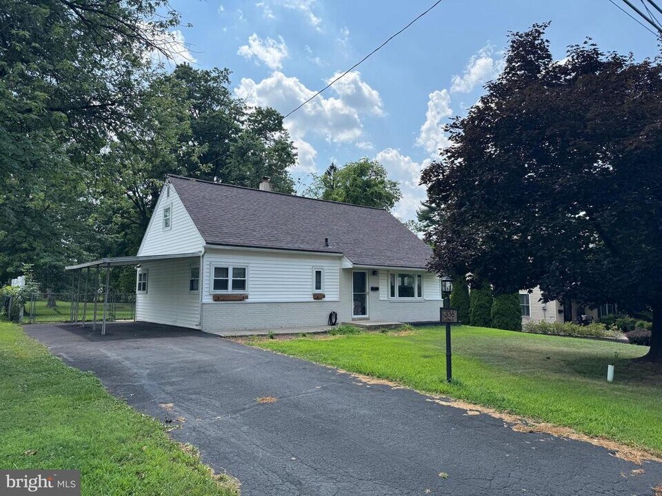 336 S 9th St in North Wales, PA - Foto de edificio