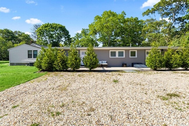 property at 25 Peters Ln