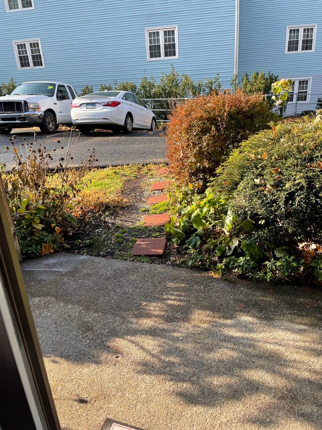 134 Deer Hill Ave in Danbury, CT - Building Photo - Building Photo