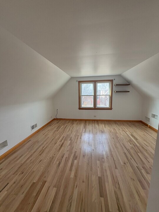 6055 S Massasoit Ave, Unit 2 in Chicago, IL - Building Photo