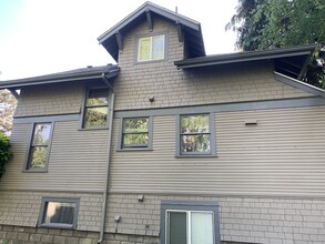 1714 NE 55th Pl in Seattle, WA - Building Photo - Building Photo