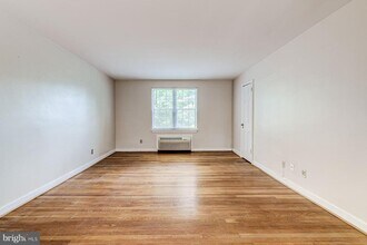 109 E Glebe Rd in Alexandria, VA - Building Photo - Building Photo