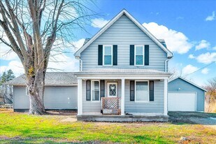 25998 N Dal Bar Rd in Canton, IL - Building Photo