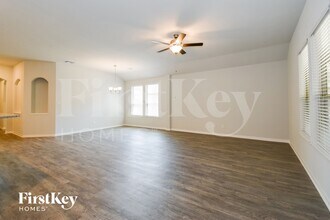 233 Lk Wy Cir in Anahuac, TX - Building Photo - Building Photo