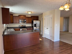 712 Radiant Dr in Jacksonville, NC - Building Photo - Building Photo