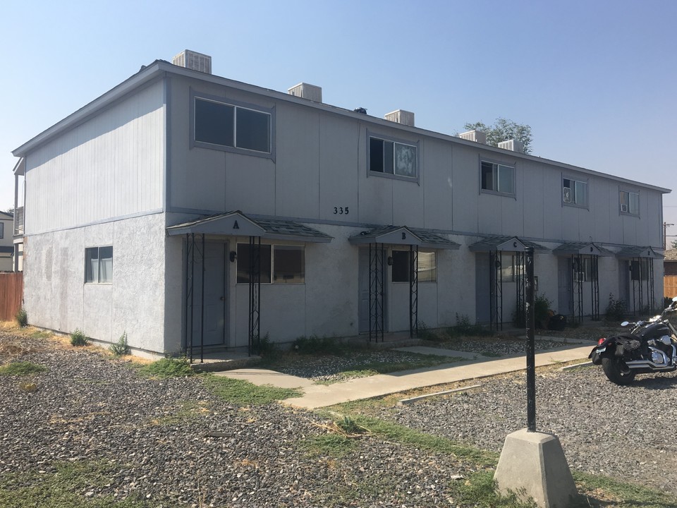 Cedar Apartments in Fernley, NV - Foto de edificio