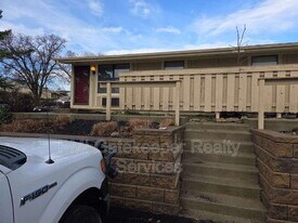 9539 Olde Woods Dr in Hamilton, OH - Building Photo