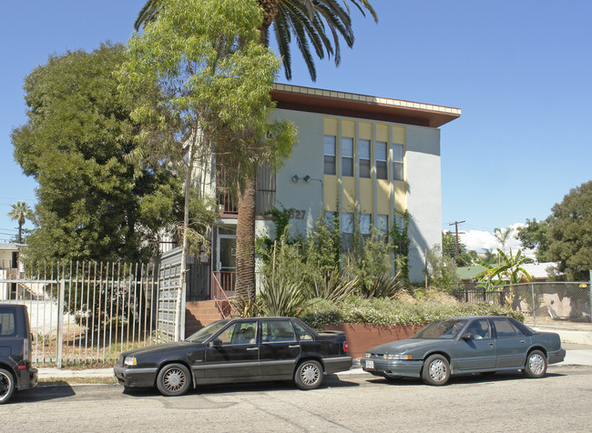 6827 Leland Way in Los Angeles, CA - Foto de edificio - Building Photo