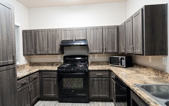 Sunset Lodge in Odessa, TX - Foto de edificio - Building Photo