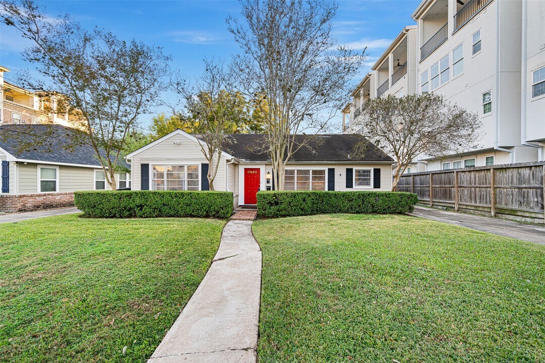 2501 Dorrington St in Houston, TX - Building Photo