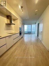 2221 Yonge St in Toronto, ON - Building Photo - Building Photo