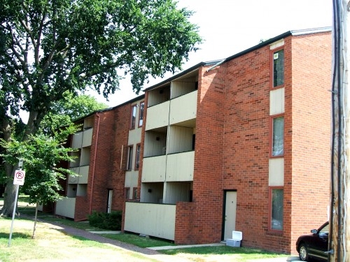 201 E Healey St in Champaign, IL - Foto de edificio