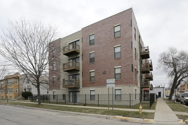 Goodell Place Apartments in Maywood, IL - Foto de edificio - Building Photo