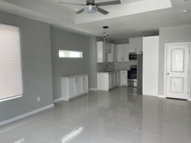 2507 N Vineyard Ave in Edinburg, TX - Building Photo