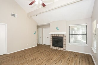 6306 Pilgrim Ln in Arlington, TX - Foto de edificio - Building Photo