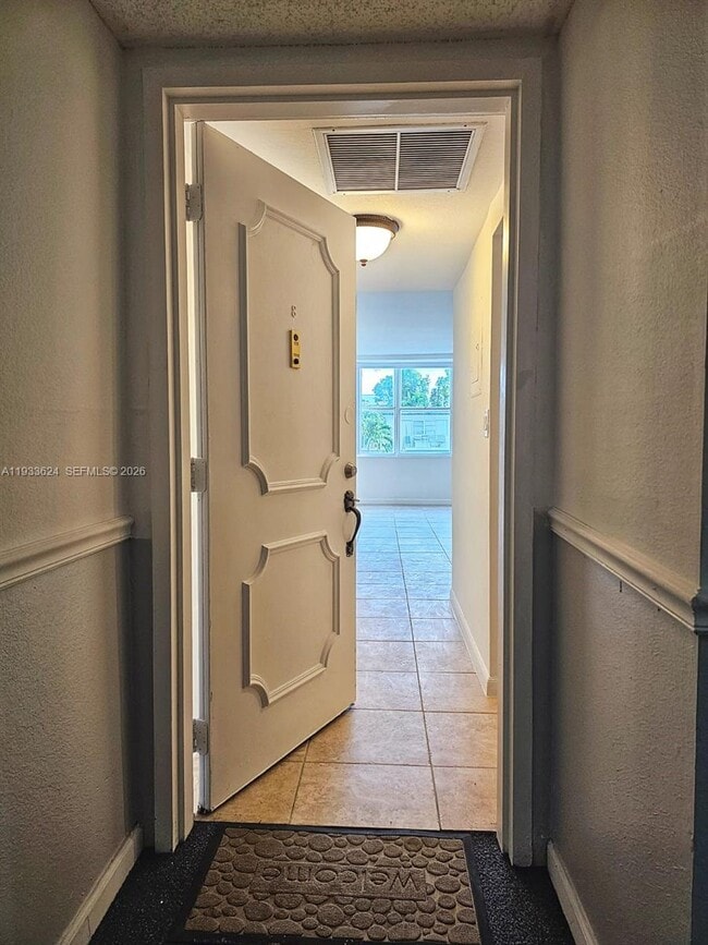 3702 NE 171 St in Miami, FL - Building Photo - Building Photo