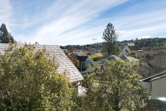 418 Upham St, Unit 418B in Petaluma, CA - Building Photo - Building Photo