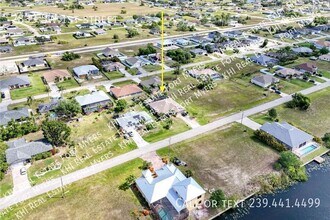 2833 SW 1st St in Cape Coral, FL - Building Photo - Building Photo
