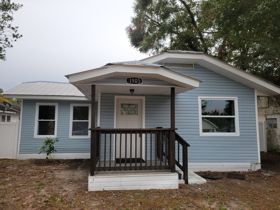 1905 E Louisiana Ave in Tampa, FL - Building Photo