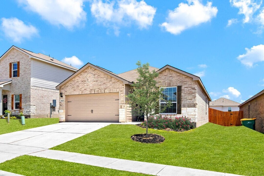 9103 Bennett Frst in Converse, TX - Building Photo