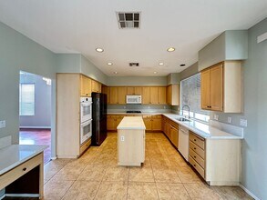 10309 Huxley Cross Ln in Las Vegas, NV - Building Photo - Building Photo