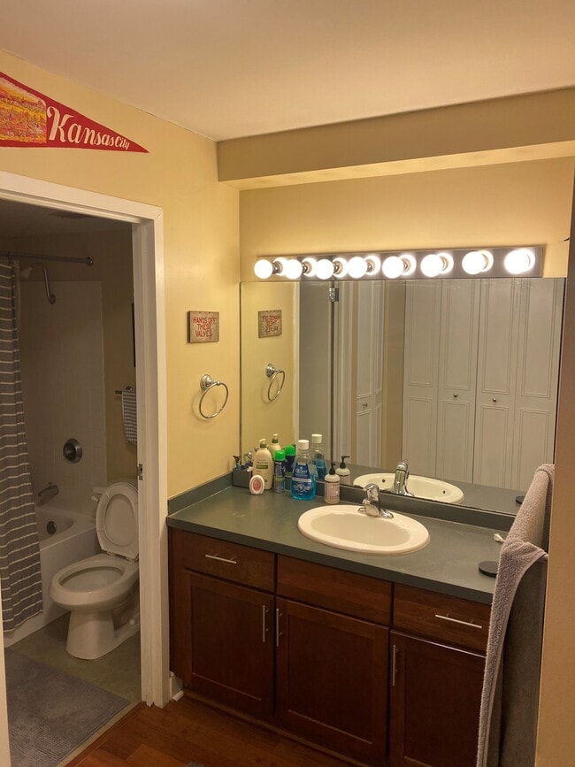property at 600 E 8th St