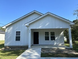 917 E 38th St in Tifton, GA - Building Photo