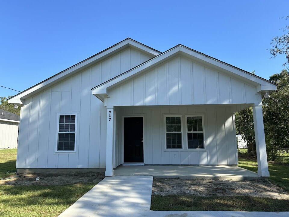 917 E 38th St in Tifton, GA - Building Photo